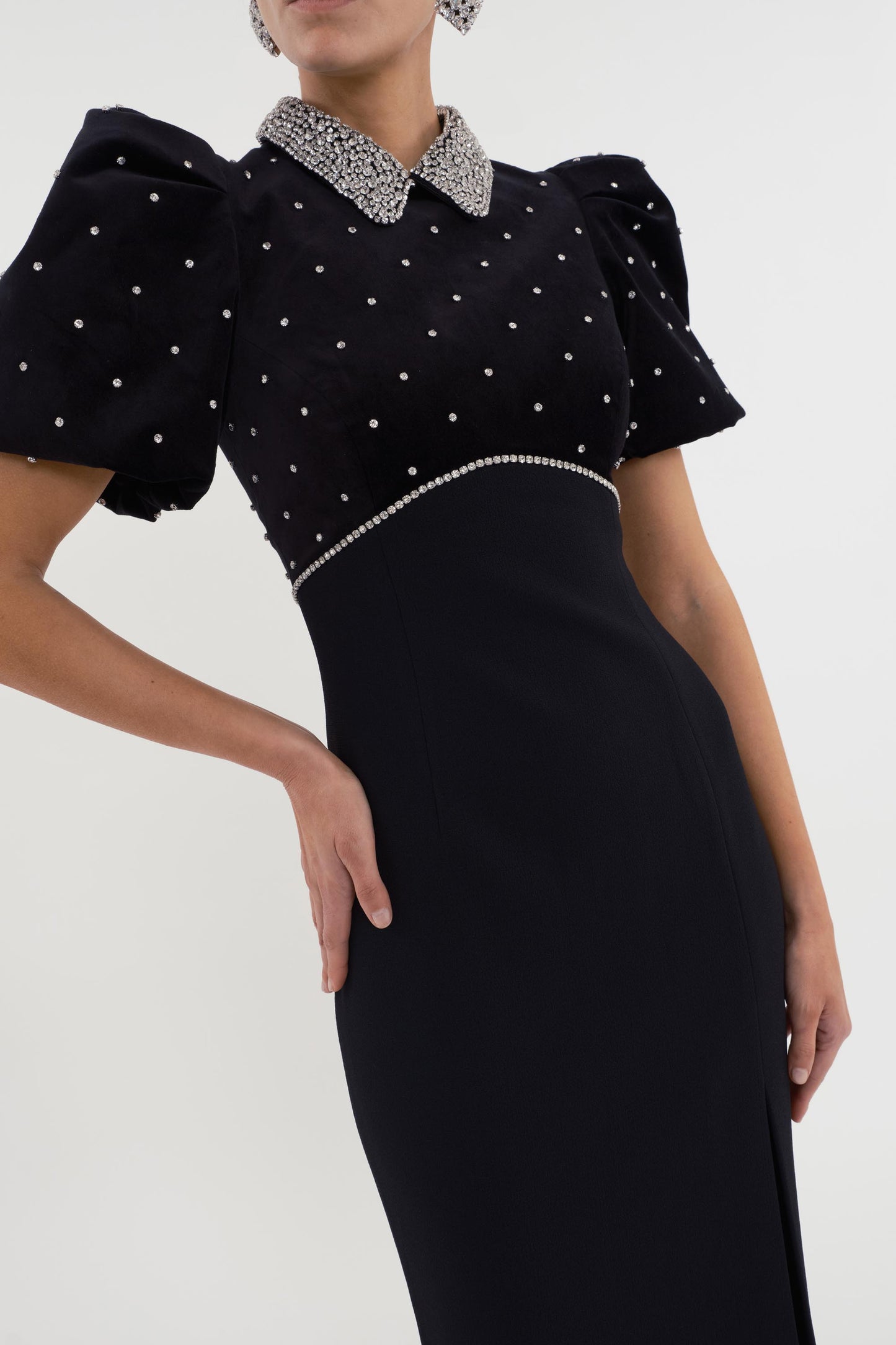 GIOVANNA_GOWN_2404_1742_BLACK_FEATURE+2_1