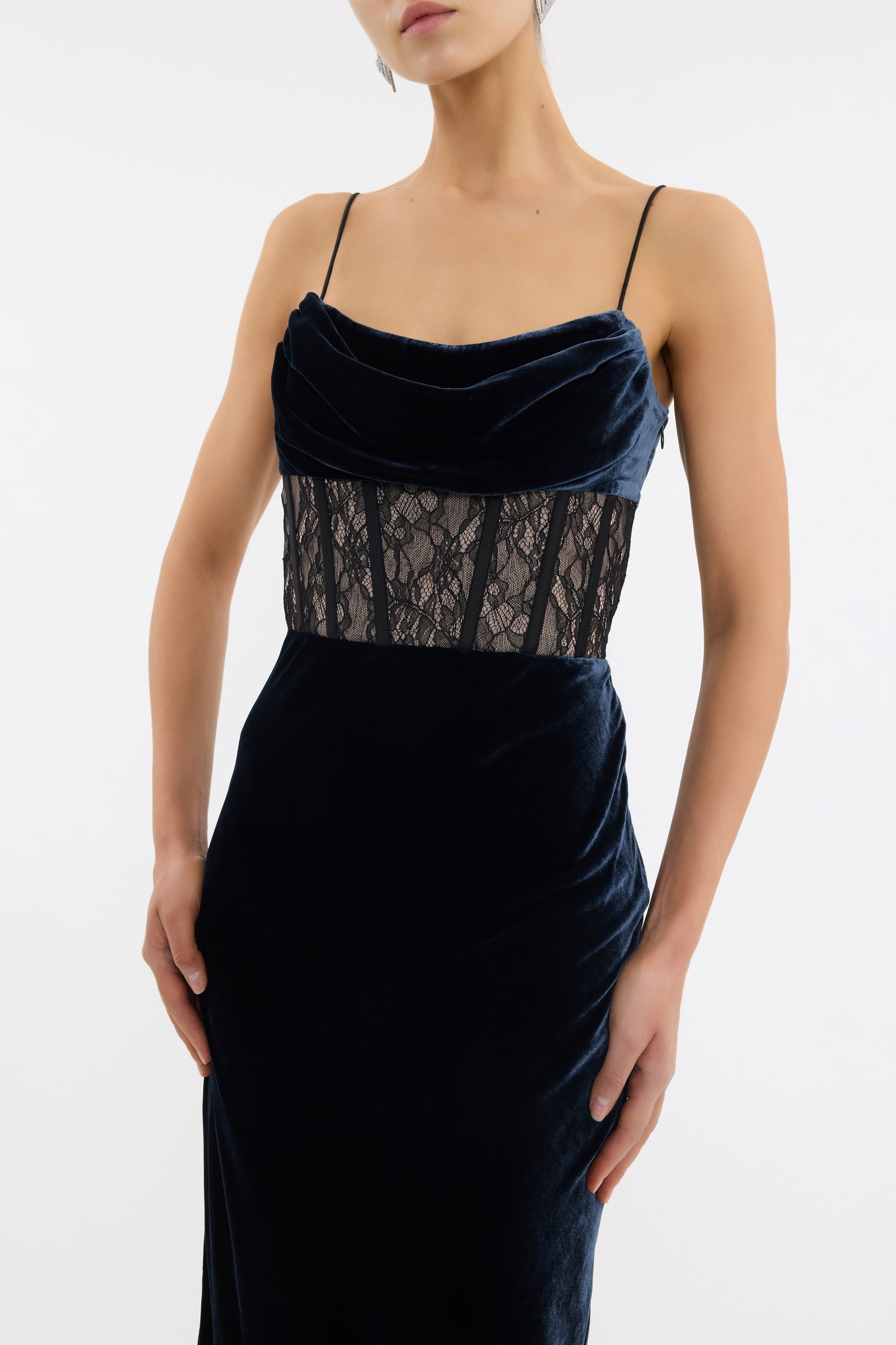 MINERVA+MIDI_2504-1251_NVYD_FEATUE+2_1