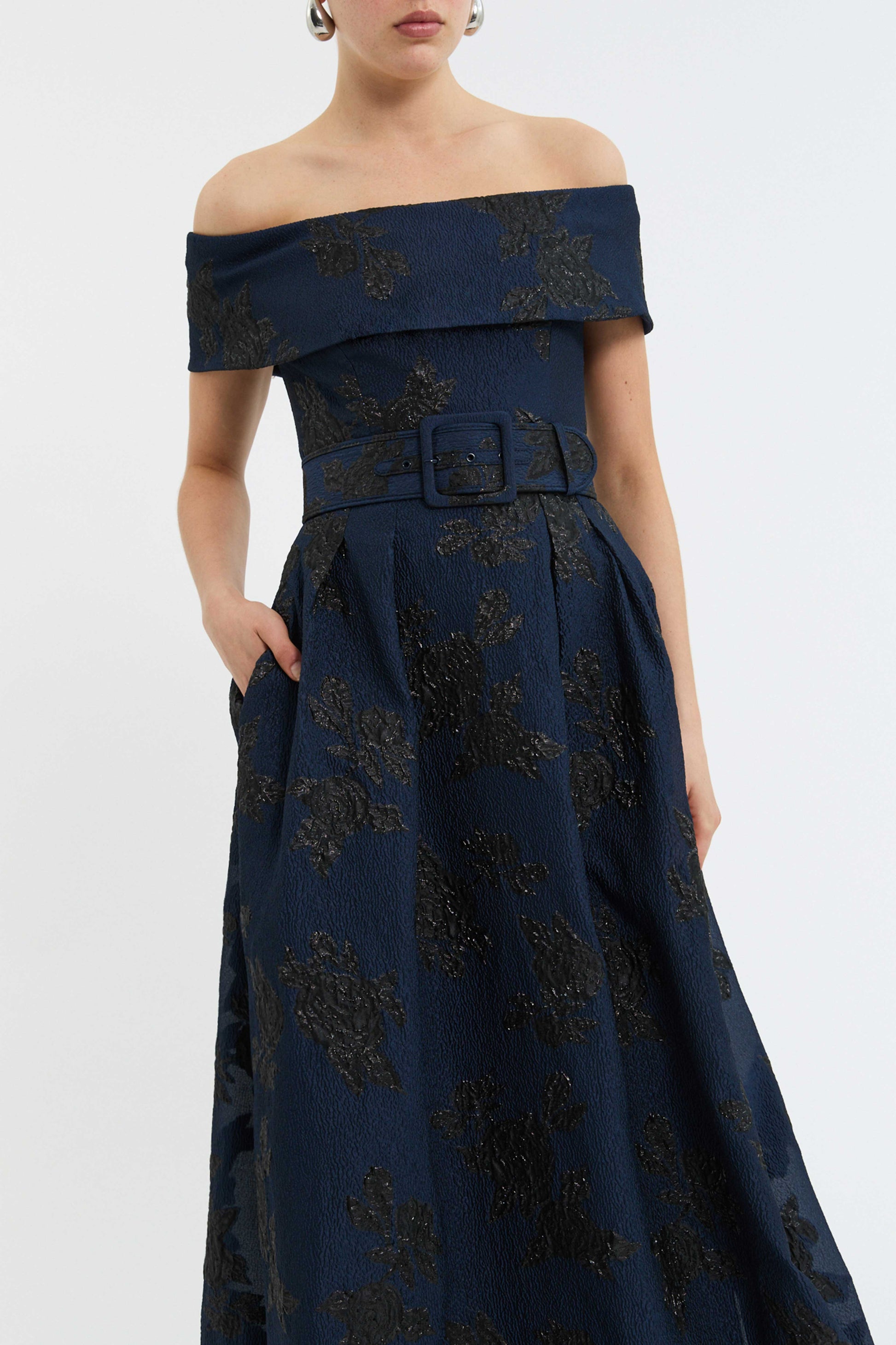 AFINA-MAXI_RVBR-1413_NAVY_FEATURE_v2_1