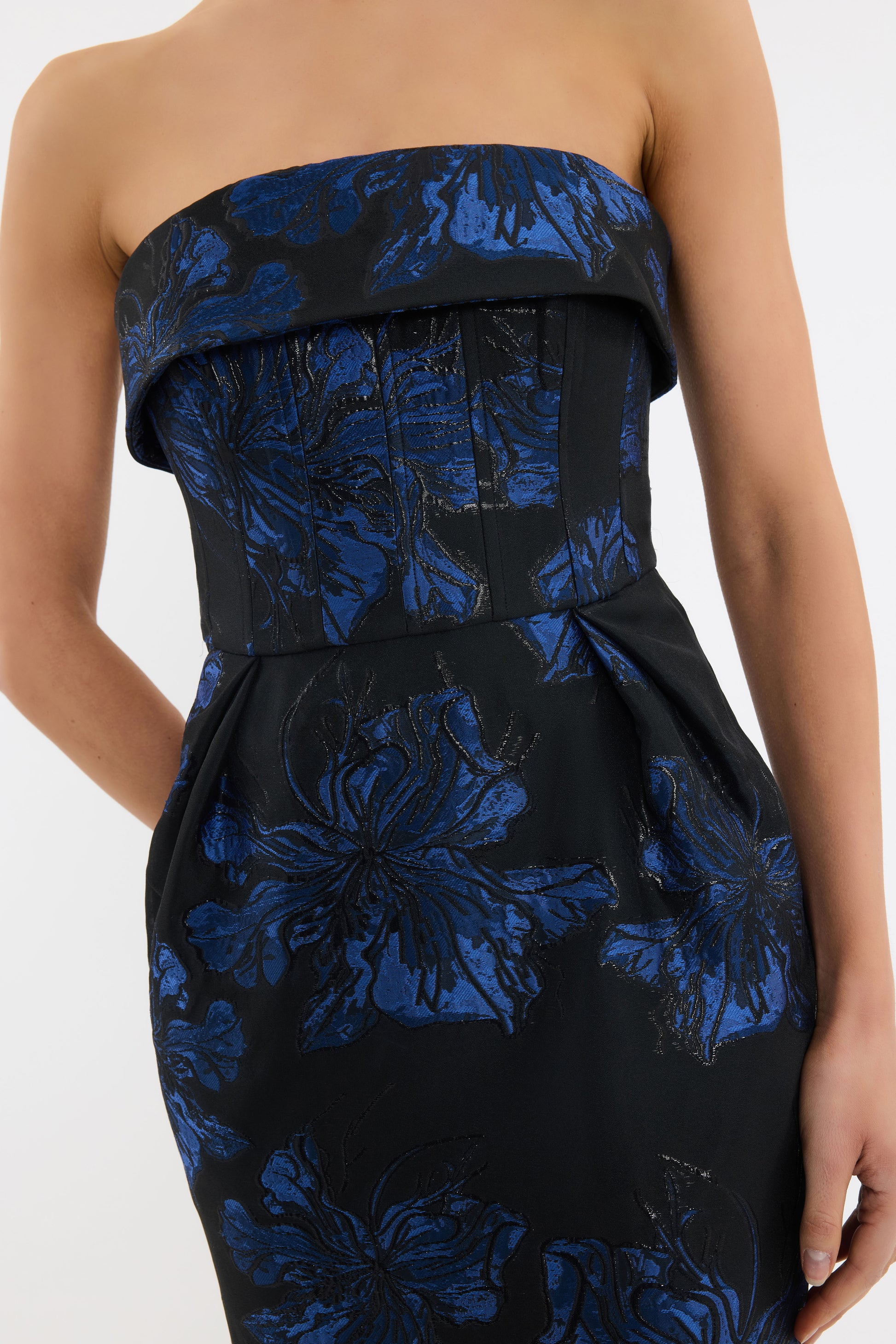 ALEXANDRA+MIDI_2504-1366_NAVY_FEATURE_1