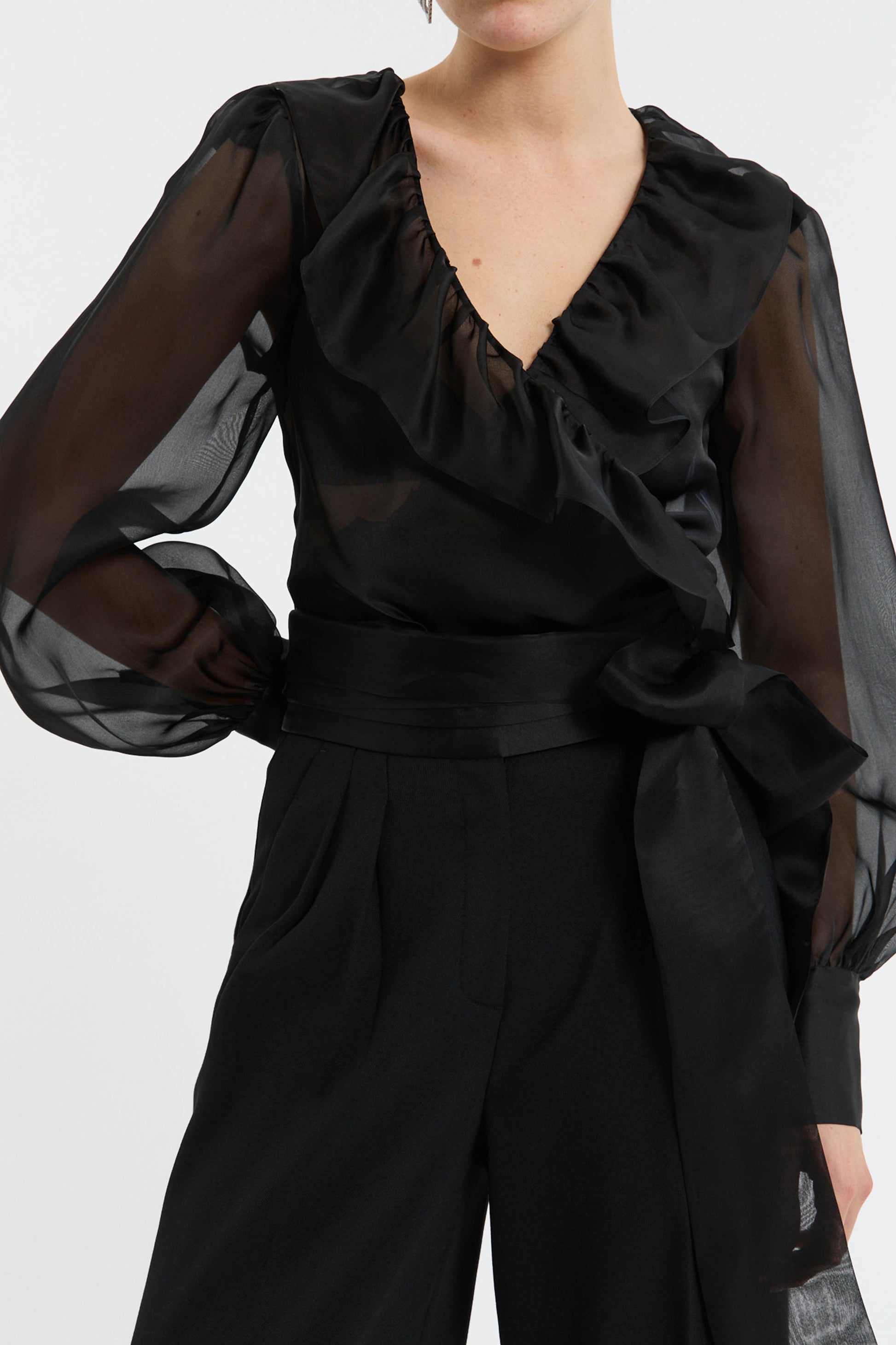ANJOU+TOP_RVBR-2632_BLACK_FEATURE_1