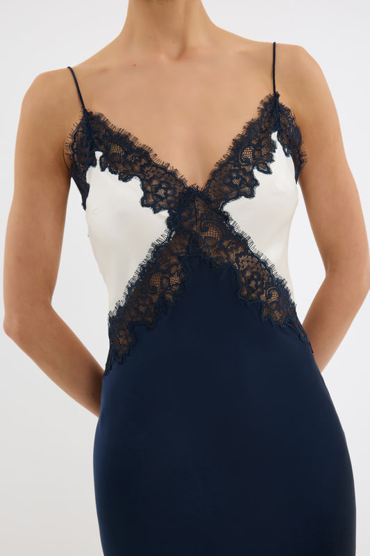 AUMOE+MAXI_2504-1306_NVYD_FEATURE_1