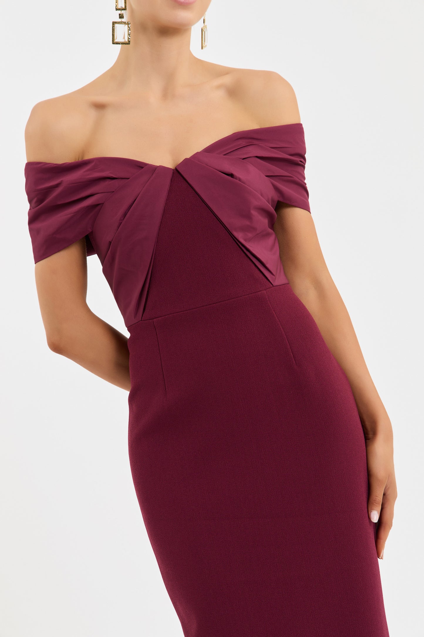 CAVA+OS+GOWN_2601-1368_WINE_FEATURE_1