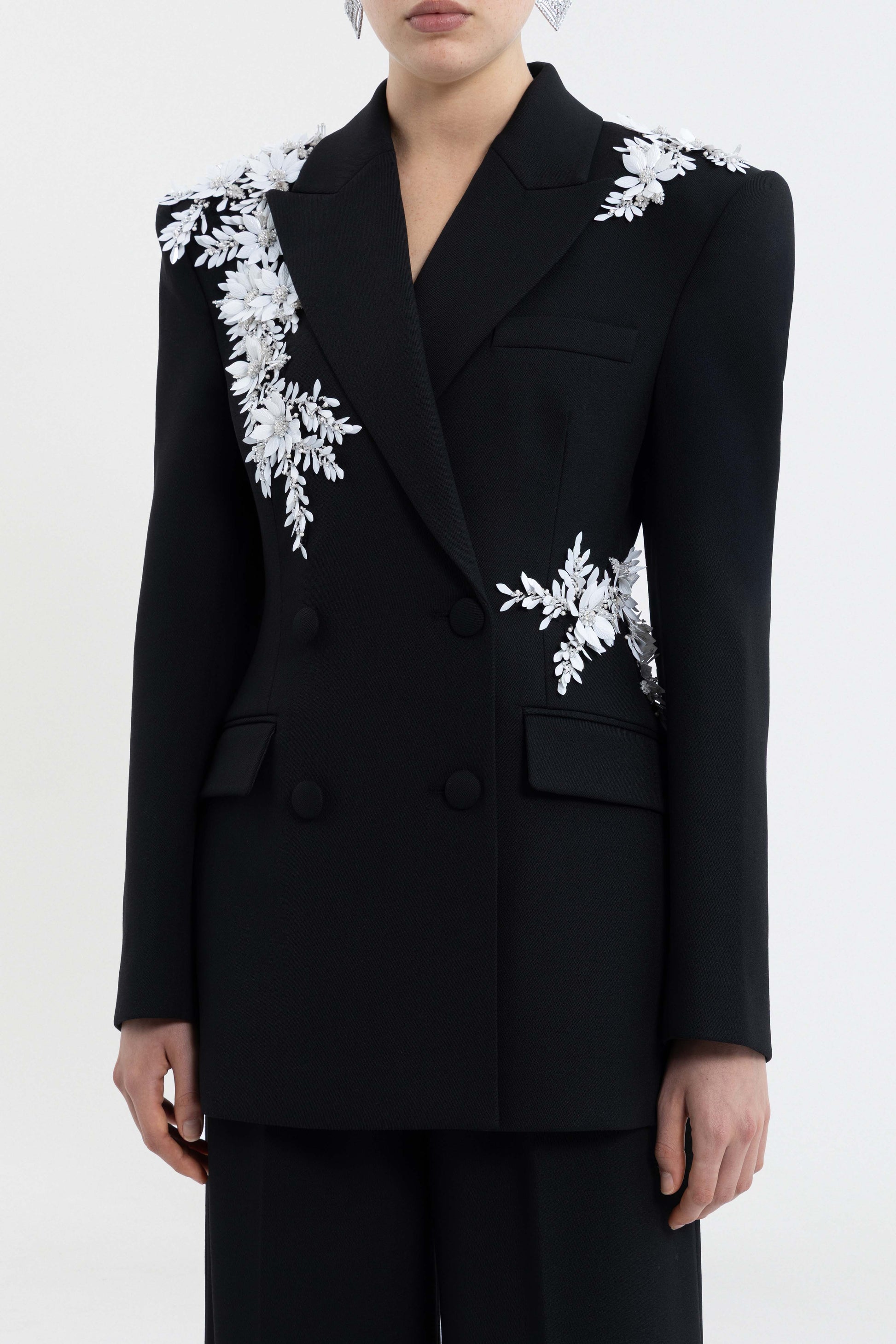 DANNA+BLAZER_RVBR-4334_BLACK_FEATURE_1