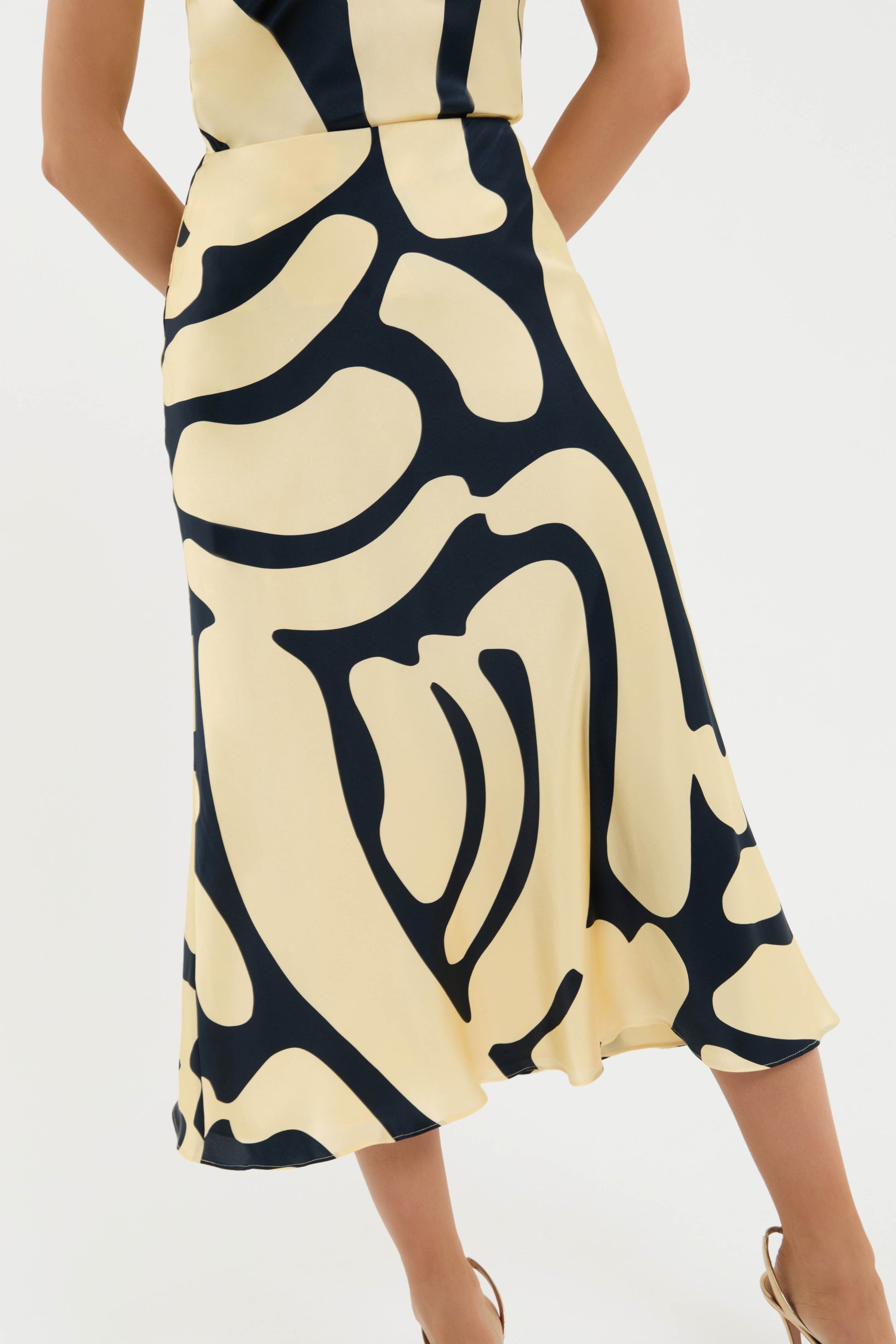 DUNE+SKIRT_2504-3391_PRINT_FEATURE+1_1