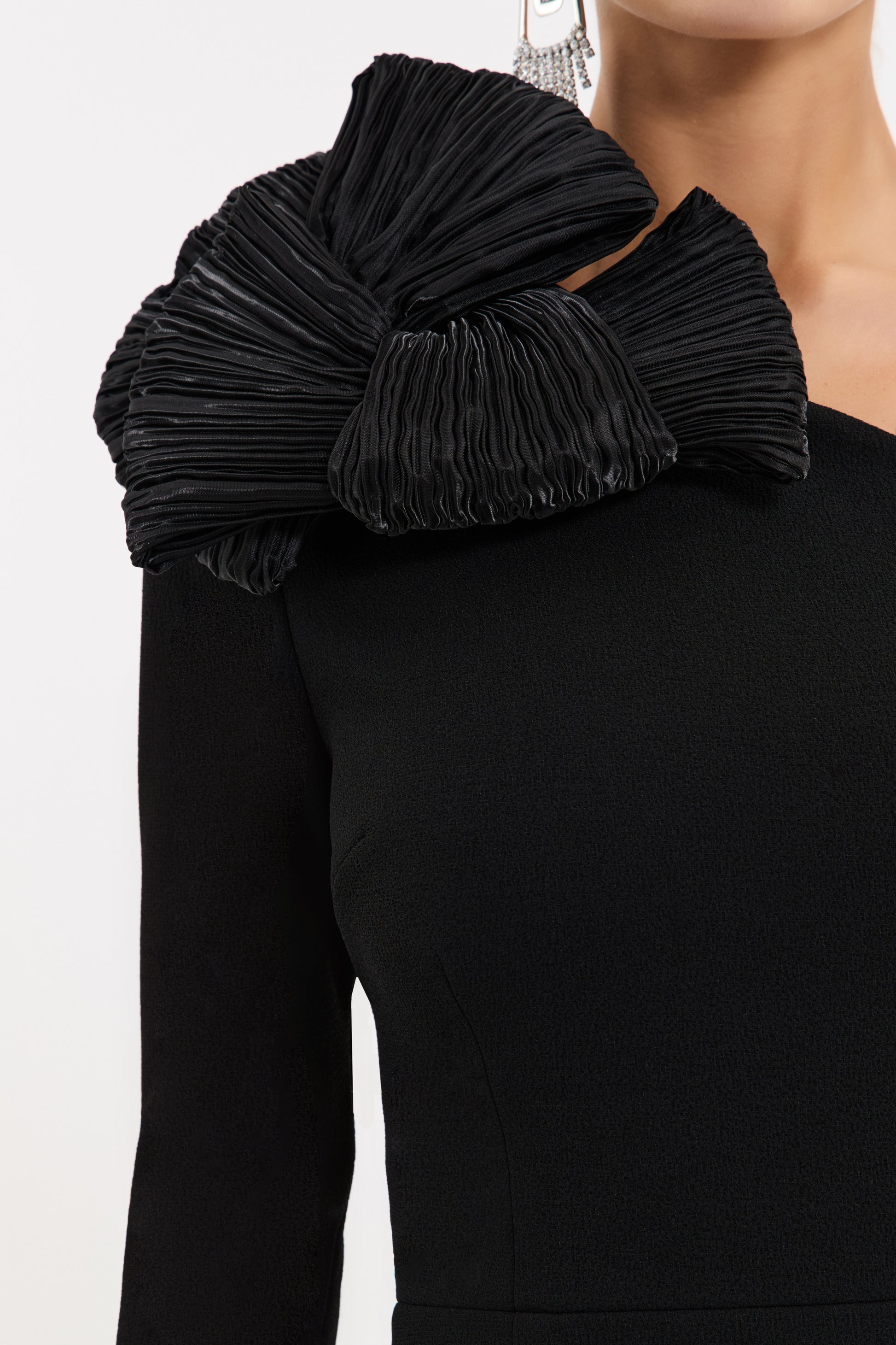 EVOLET-GOWN_2601-1468_BLACK_1469_1
