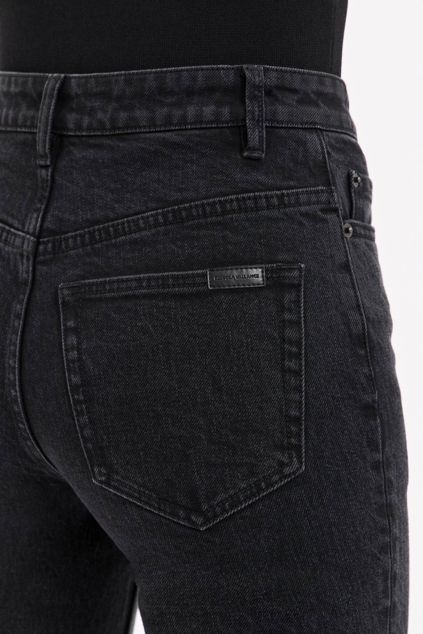 KATE-RELAXED-JEAN_RVD-5335_BLACK_0894_1