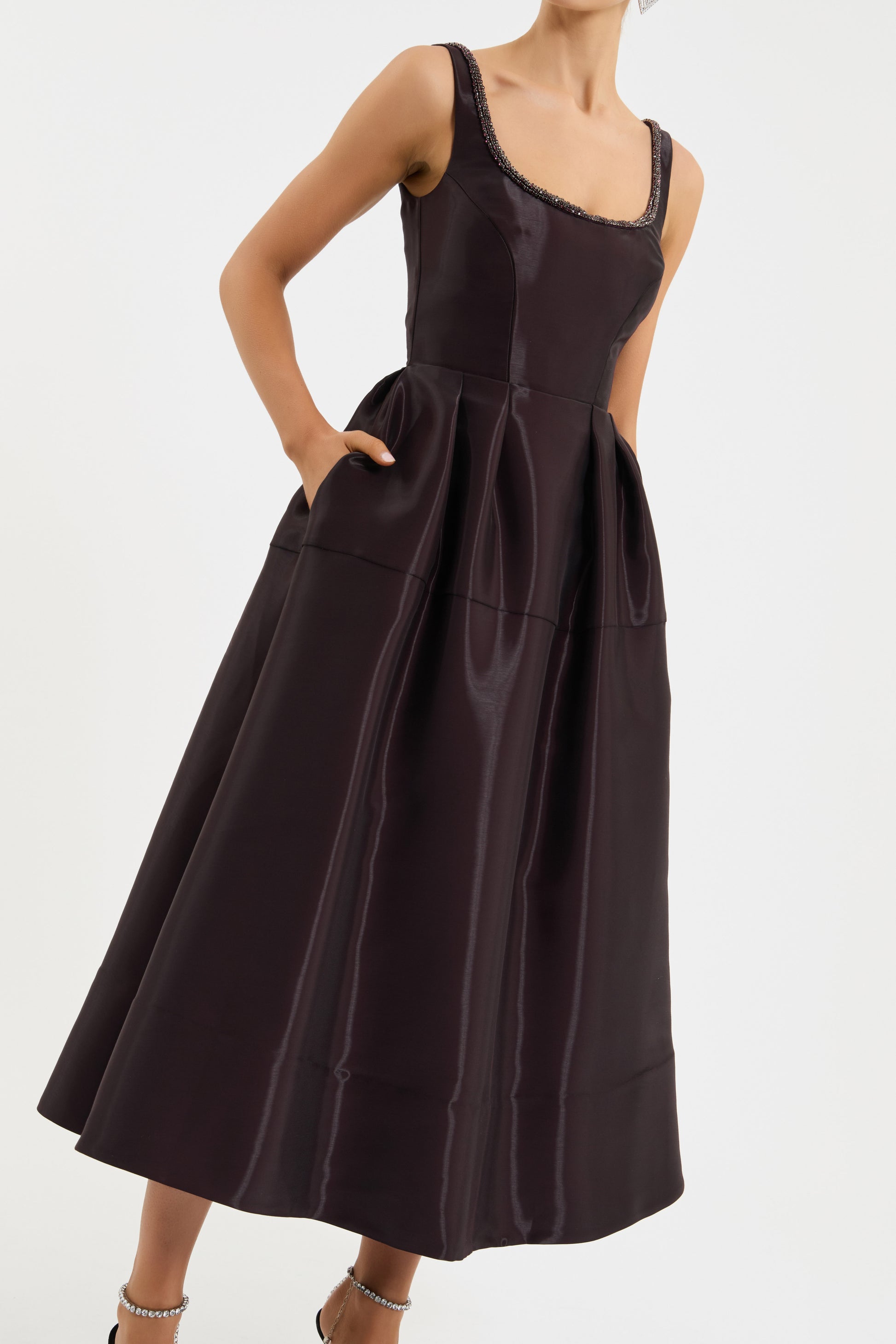 LOURDES+MIDI_RVBR-1544_BORDEAUX_FEATURE_1