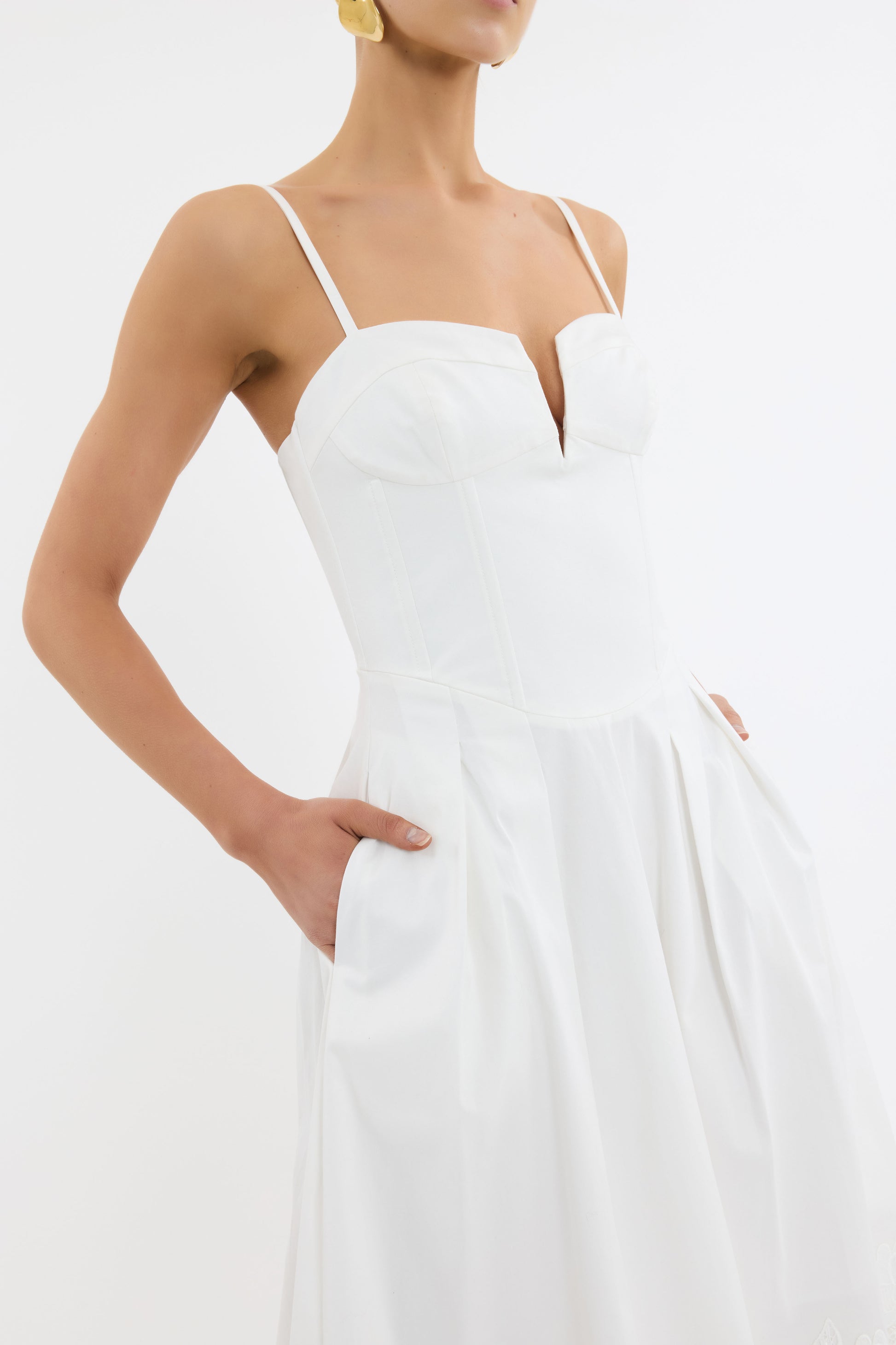 MONTREUX+MIDI_2504-1325_WHT_FEATURE_1