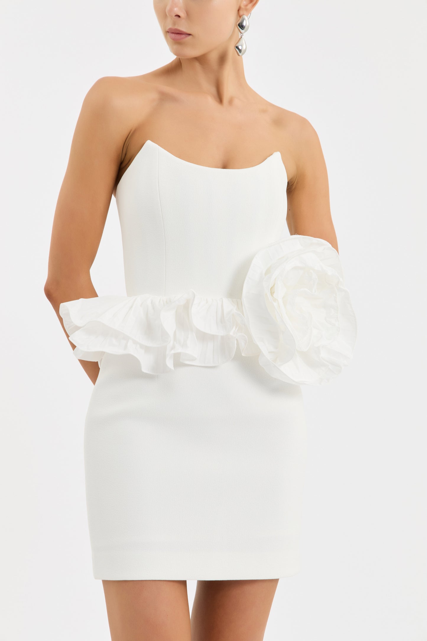 OZIAS+MINI_RVBR-1493_IVORY_FEATURE_1