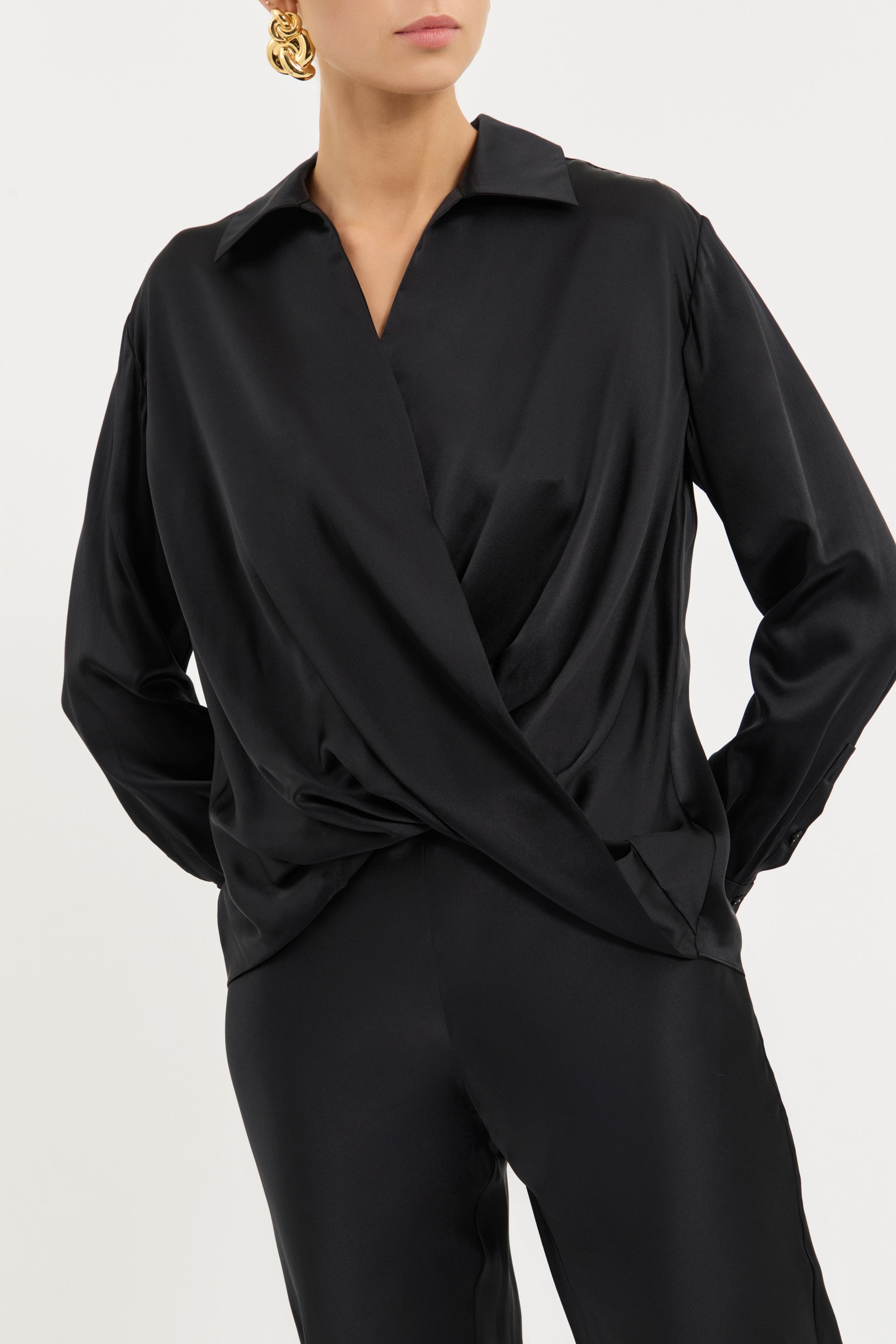 SERENE-BLOUSE_2602-2706_BLACK_1930_1