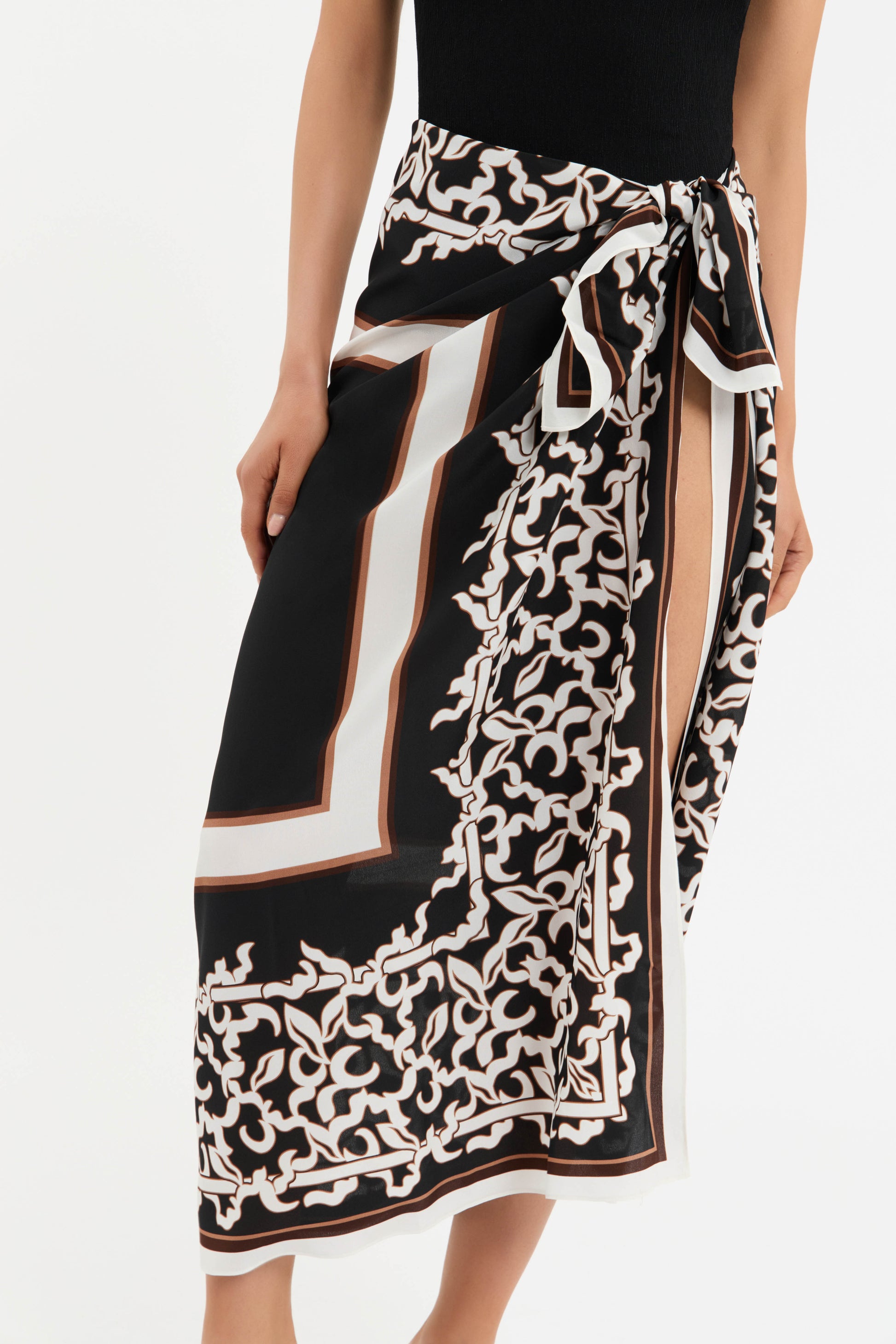 SUNDIA+SARRONG_2504-7047_PRINT_FEATURE+1_1