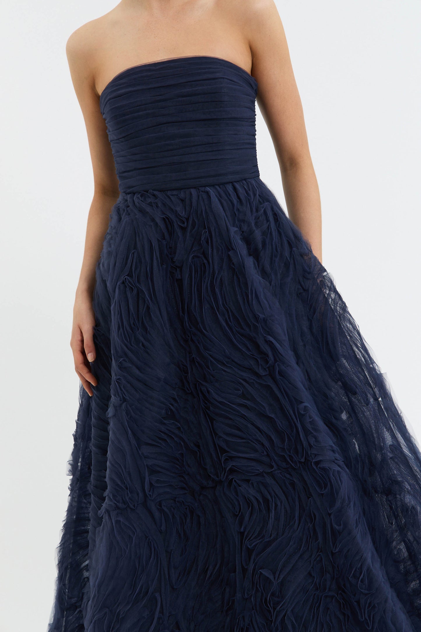 WILLOW+GOWN_RVBR-1282_NAVY_FEATURE_1