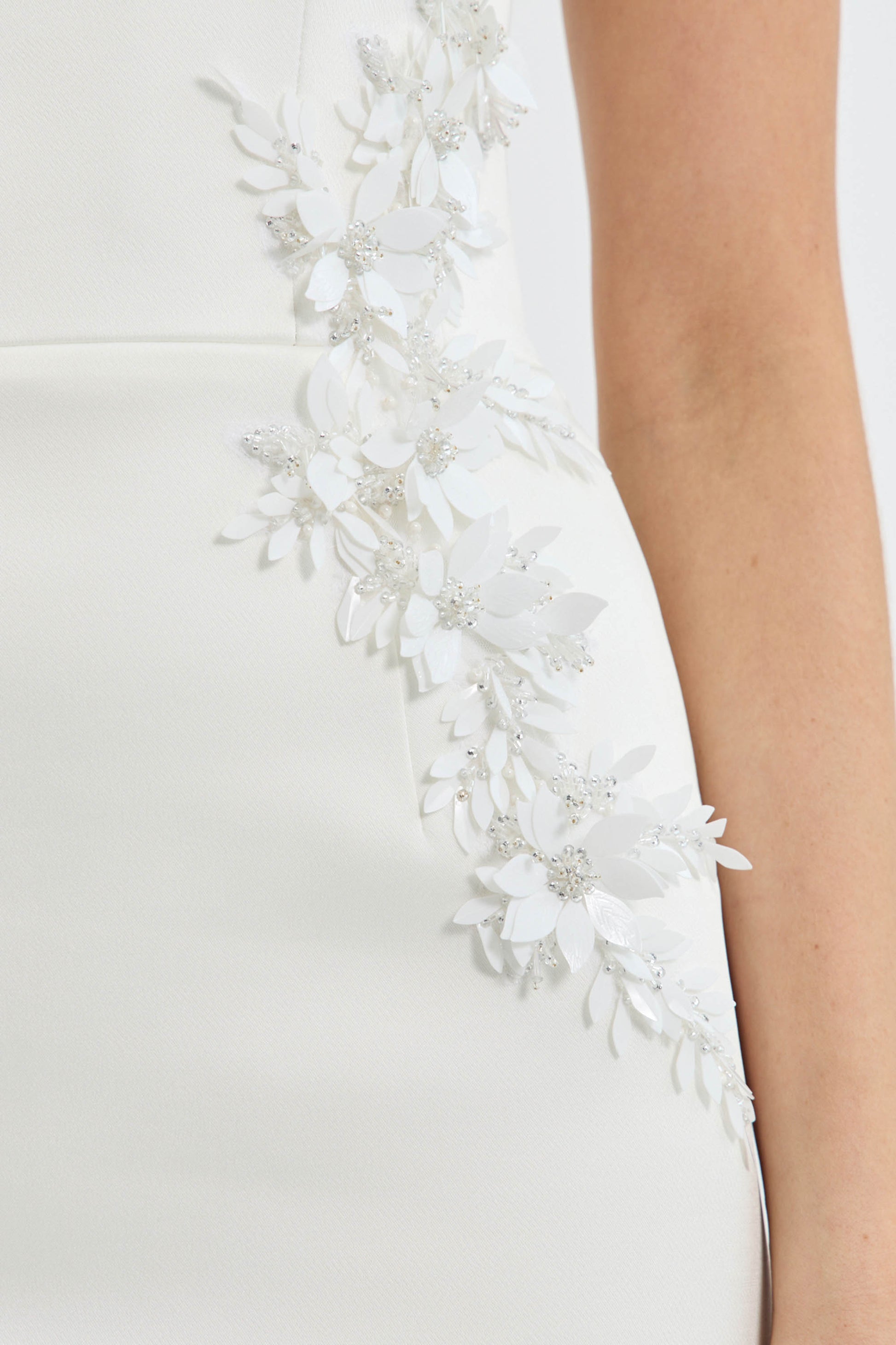 XANTHE+MIDI_RVBR-1393_IVORY_FEATURE+2_1